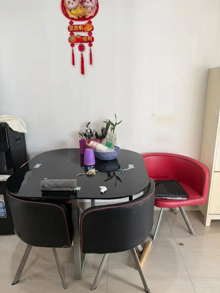 Meja makan informa bekas