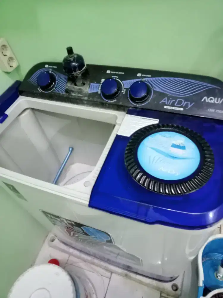 Mesin cuci merk aqua