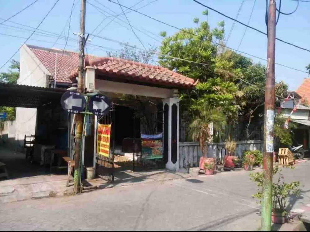 Rumah Petemon gang kuburan