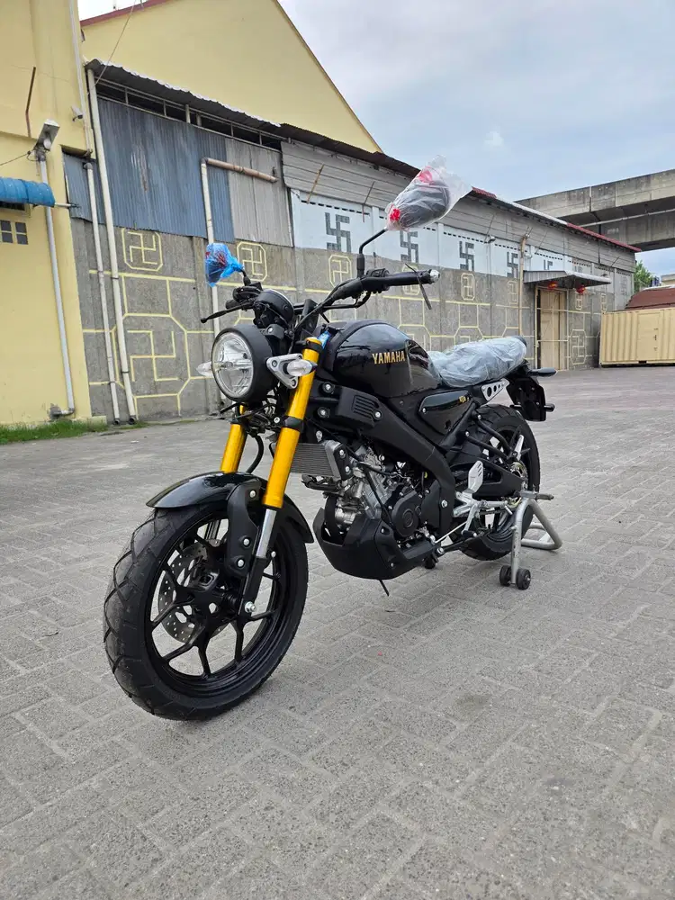 Yamaha XSR 155 Hitam 2025