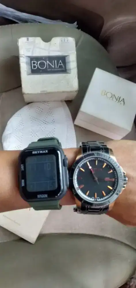 Di jual jam tangan original dan asli tahan air dan tahan panas