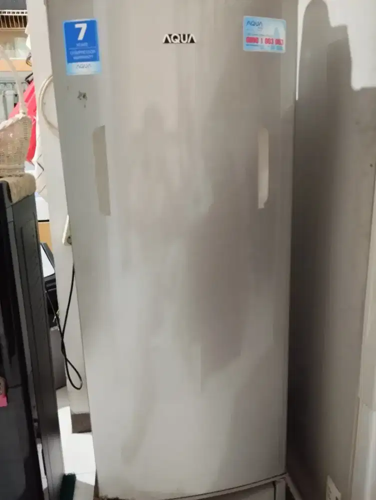 Kulkas merk aqua