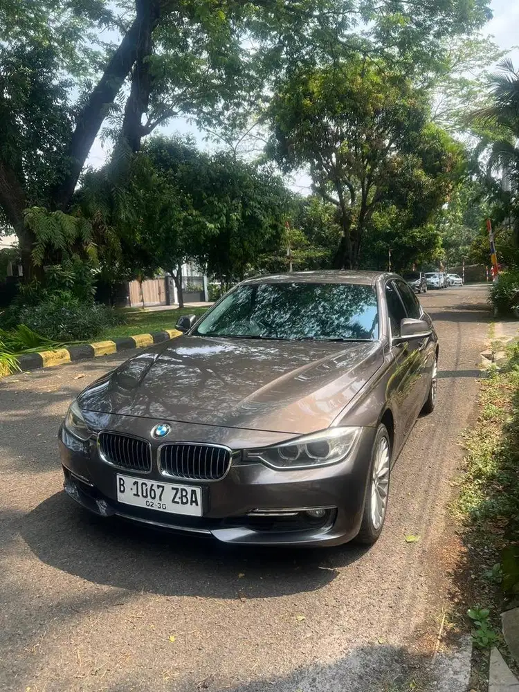 BMW 320i 2014 Bensin