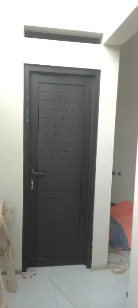 Pintu panel aluminium