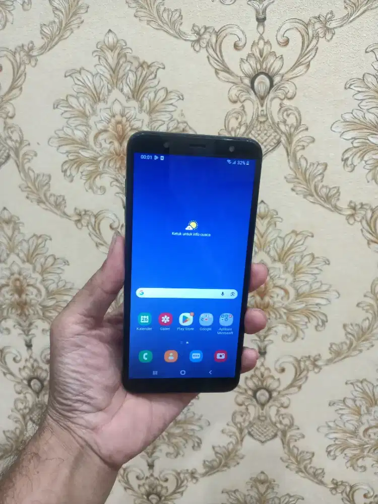 Samsung j8 ram 3/32 normal semua minus pemakaian aja hp saja