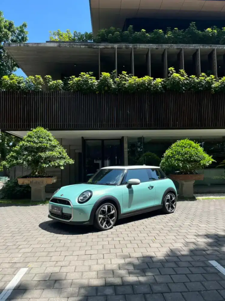 KM 2.800 an Mini Cooper S 3 Door 2.0L Blue Light 2024