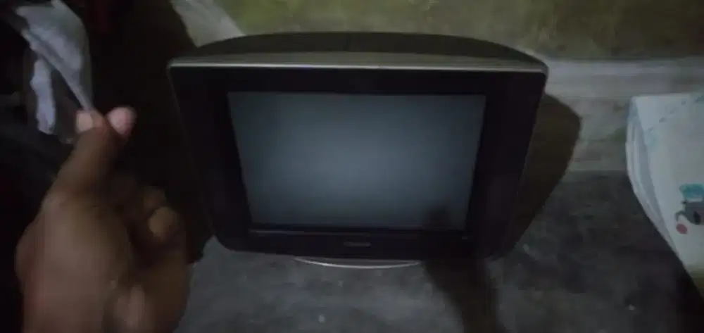 Di jual murah meriah tv Samsung 21 inci layar datar ,slim murah aja
