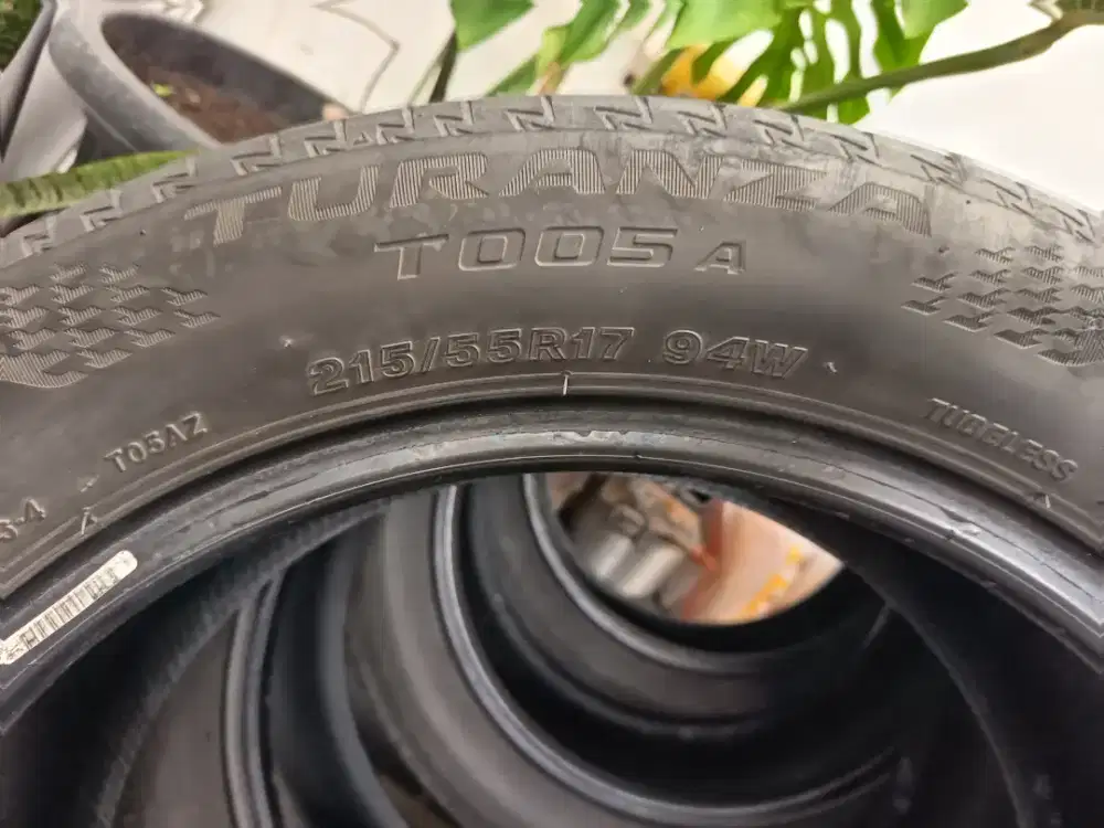 Bridgestone Turanza T005A 215/55 R17