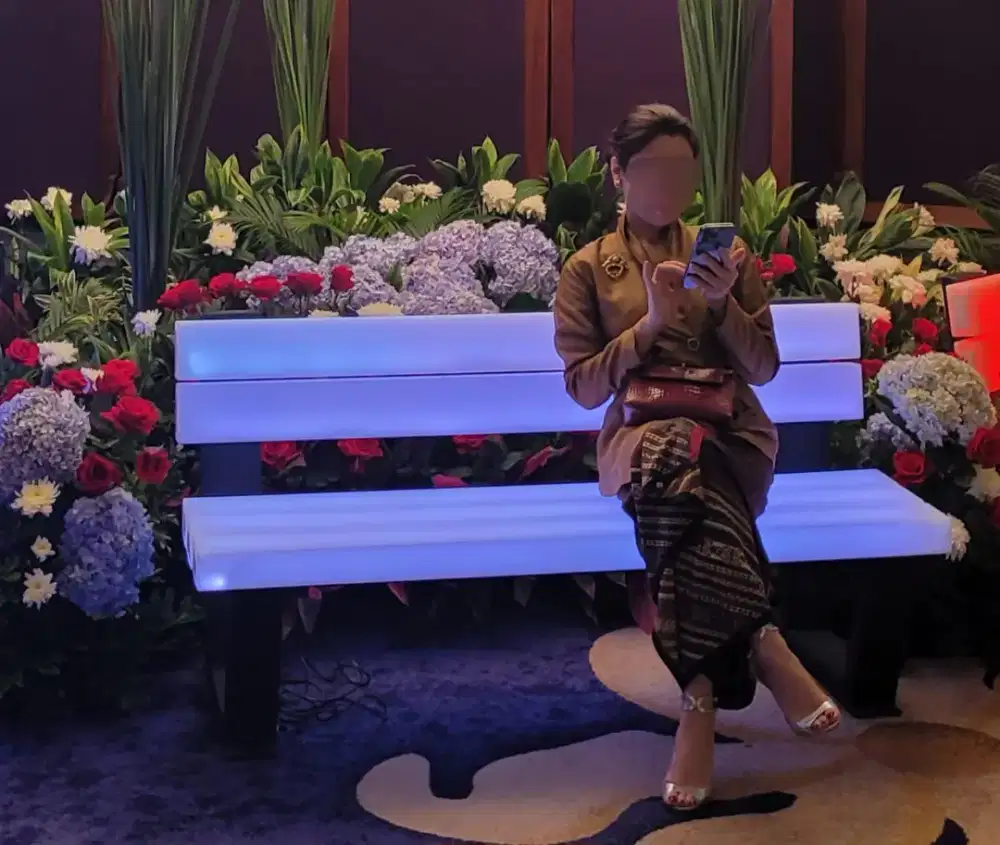 Bangku taman LED luar ruangan tahan air dari plastik berubah warna RGB