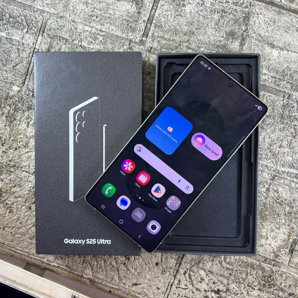 Samsung galaxy S25 ultra 5G Ram 12/512 GB Lengkap mulus