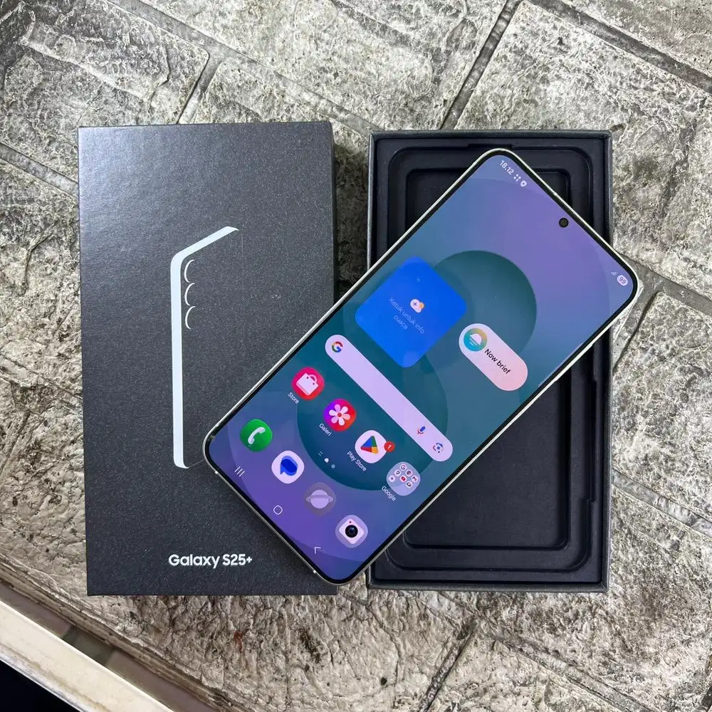 Samsung galaxy S25+ 5G Ram 12/512 GB Lengkap mulus