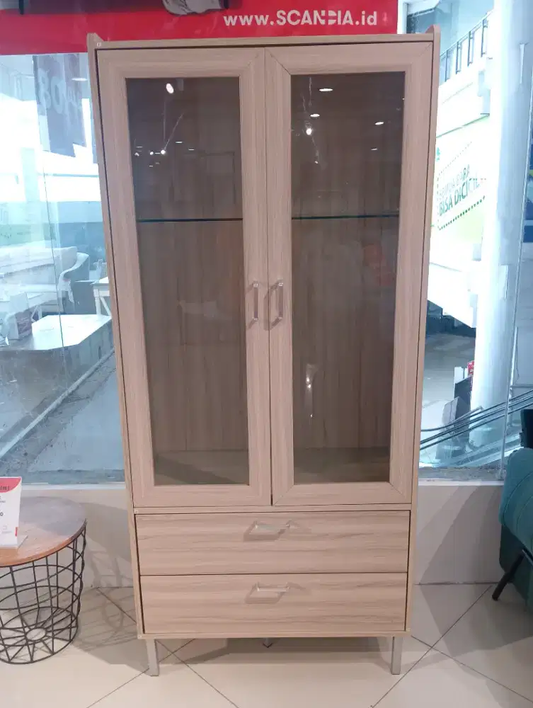 Rak buku/showcase Lillemor