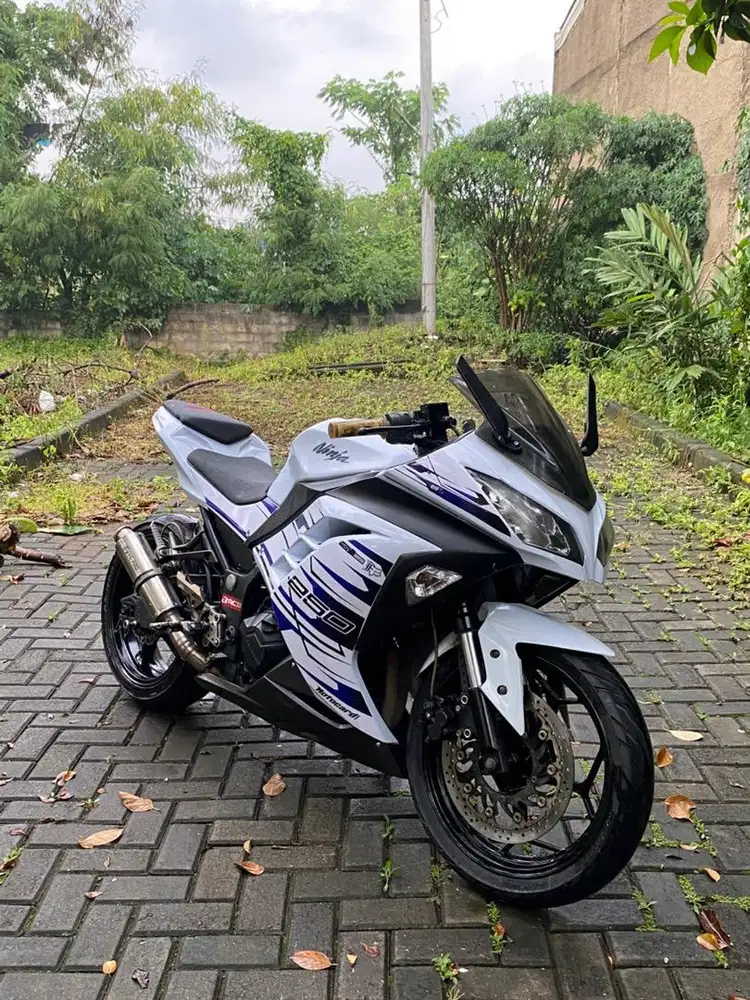 KAWASAKI NINJA 250 Fi PAJAK HIDUP PUTIH