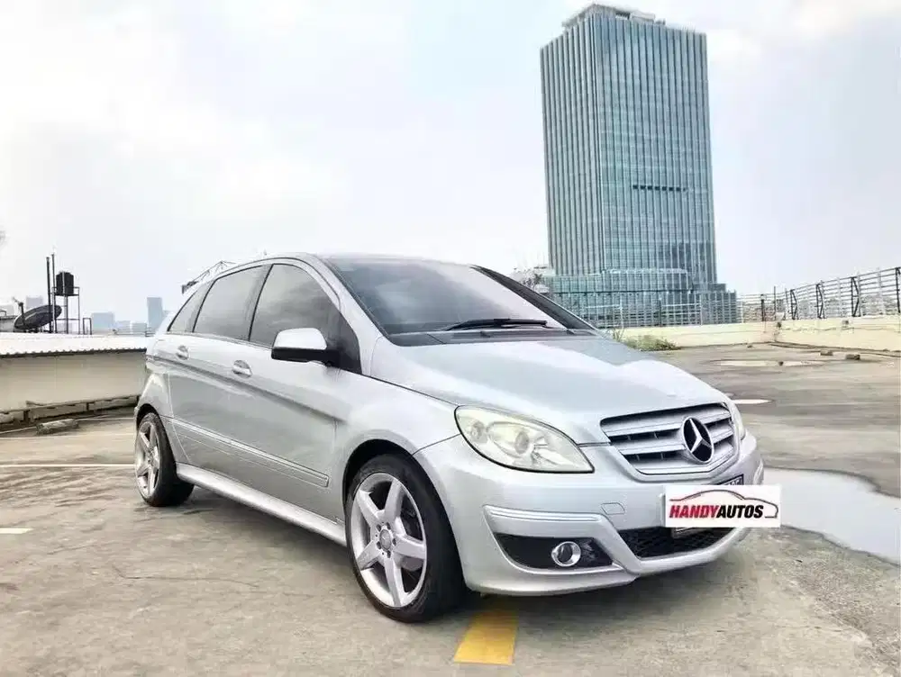 Mercedes Benz B180 Tahun 2010 Automatic Abu abu Metalik