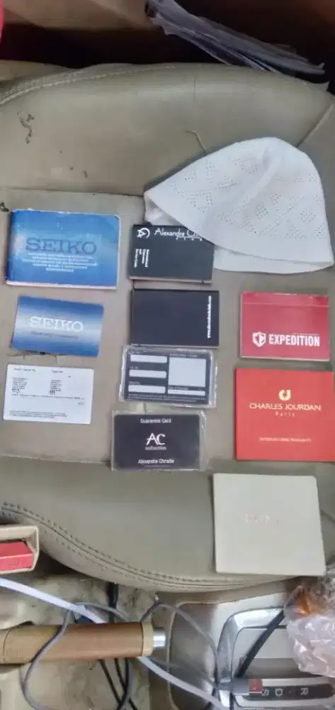 Di jual buku,kartu jam baru dan murah wa dan hp no iklan ini