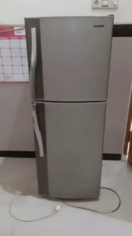 Kulkas sharps 2 pintu
