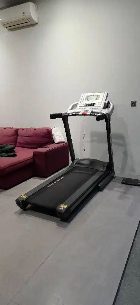 Dijual Murah Mesin Threadmill barang bagus,kokoh, merk jerman