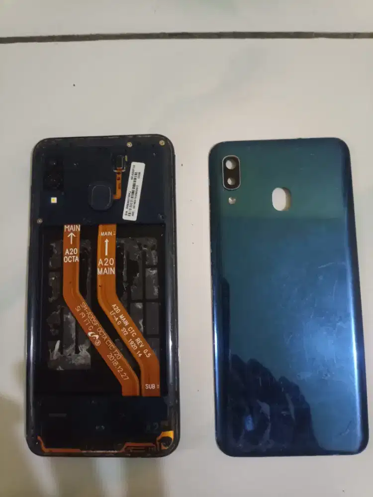 Samsung Galaxy A20 tanpa baterai dan lcd