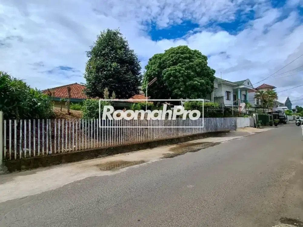 Rumah Lama Hitung Tanah bentuk Kotak di Pondok Pinak Jakarta Selatan