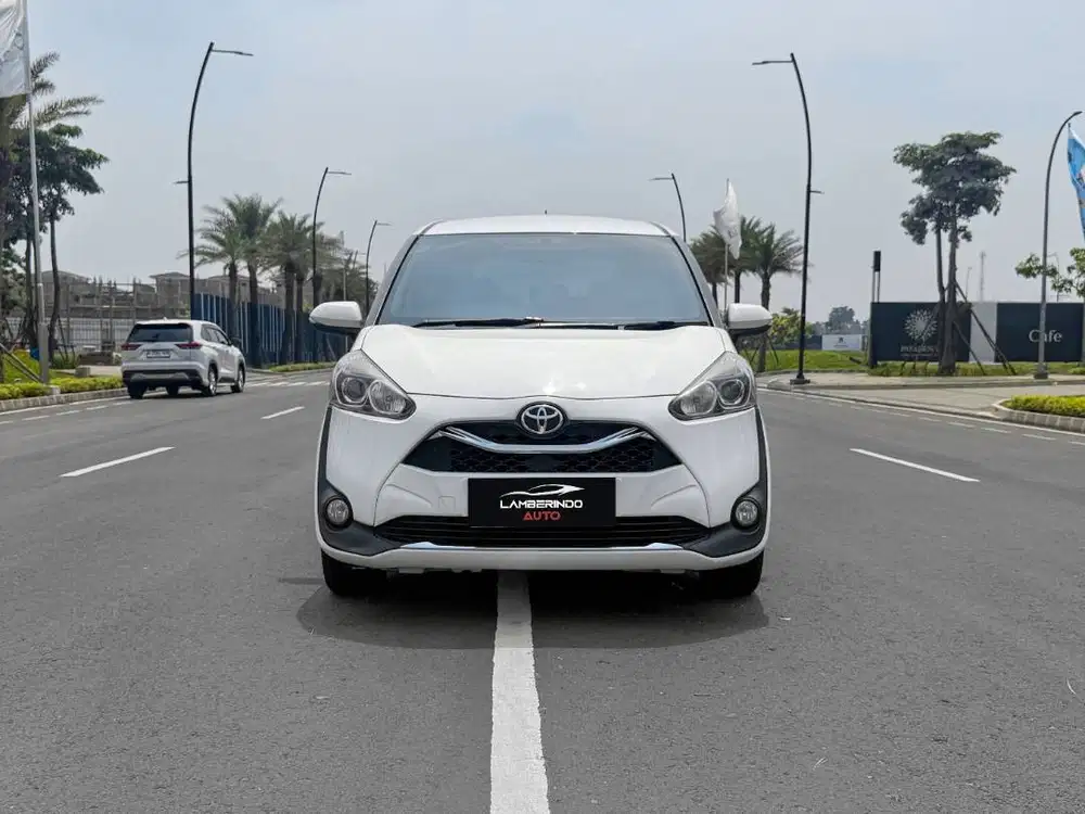 TOYOTA SIENTA 1.5 V 2019 AUTOMATIC PUTIH 2020 FREED