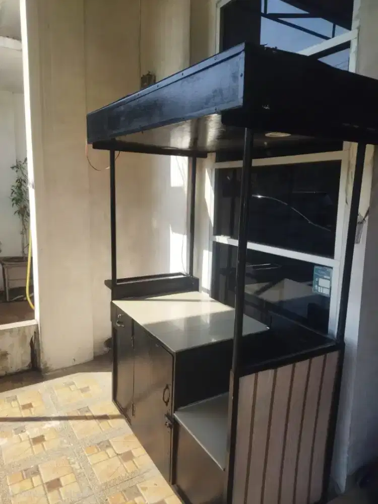 Dijual steling jualan ukuran panjang 1,5m x tinggi 1,8m x lebar 60cm