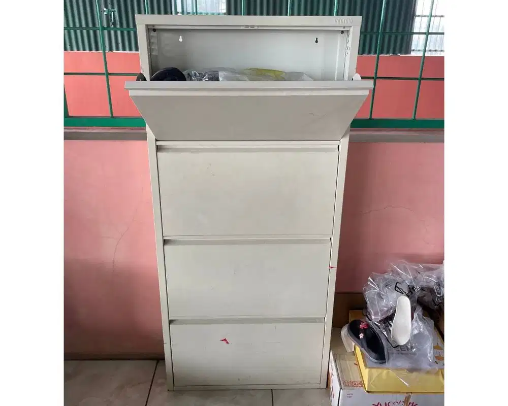Rak Sepatu 4 Tingkat Informa Levi Cabinet – Second (Kondisi Bagus)