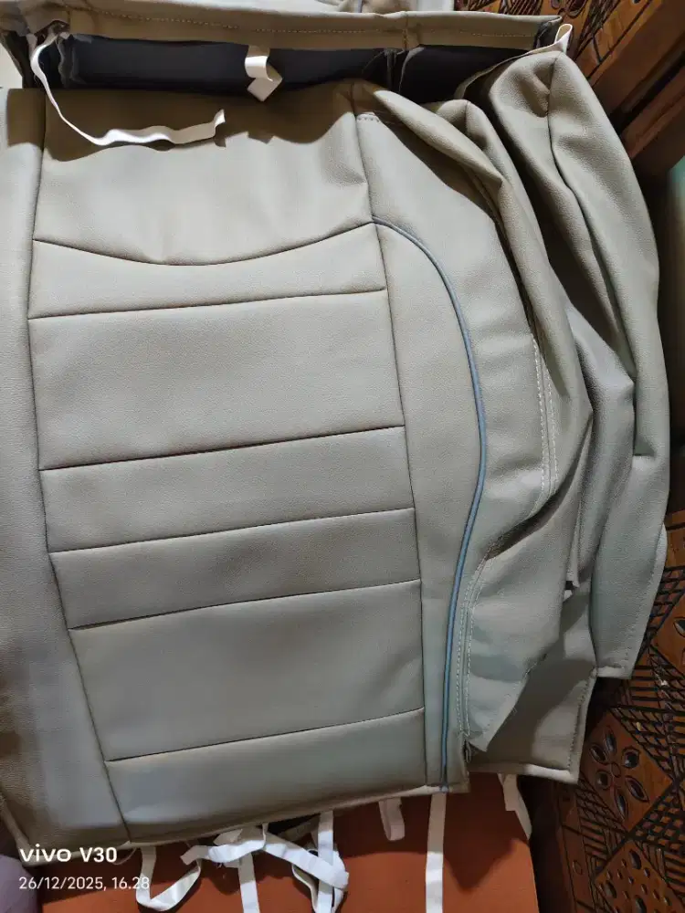 Sarung jok mobil Innova 2009 tipe G warna cream full seat 3 baris