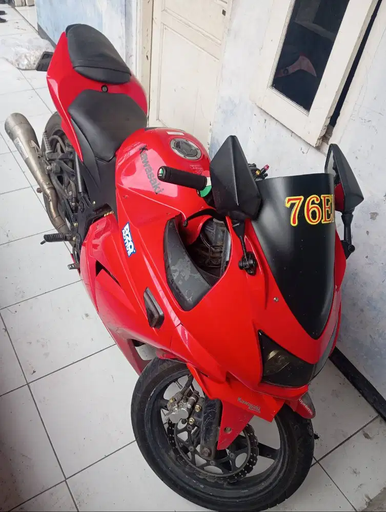 Dijual motor ninja 4 tak 250 cc tahun 2011 karbu ( Harga 20.5 jt ) BIS