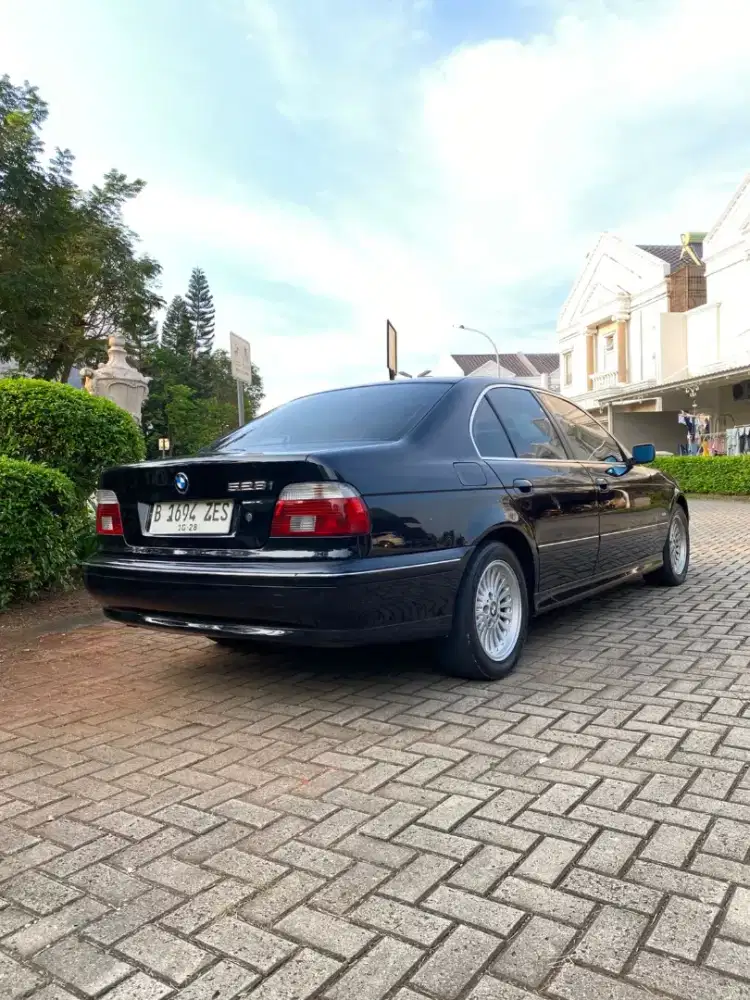 Rapi Sekali. Pakai Enak. BMW E39 528i 2000 Hitam