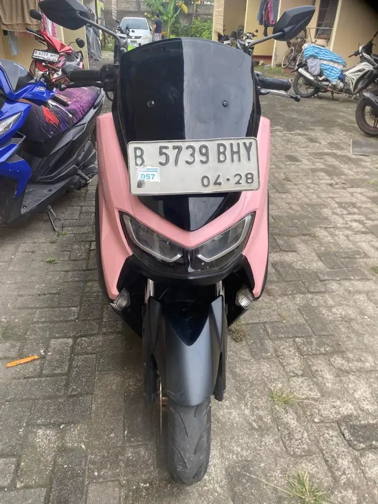 nmax signature hitam 2023