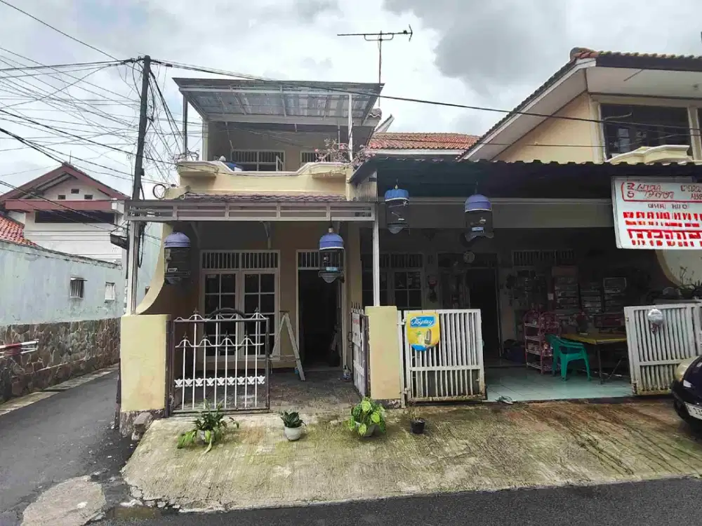 Disewakan Ruko/Ruang Usaha
di Jl. Tebet Barat, Jakarta Selatan. Akses 2 mobil