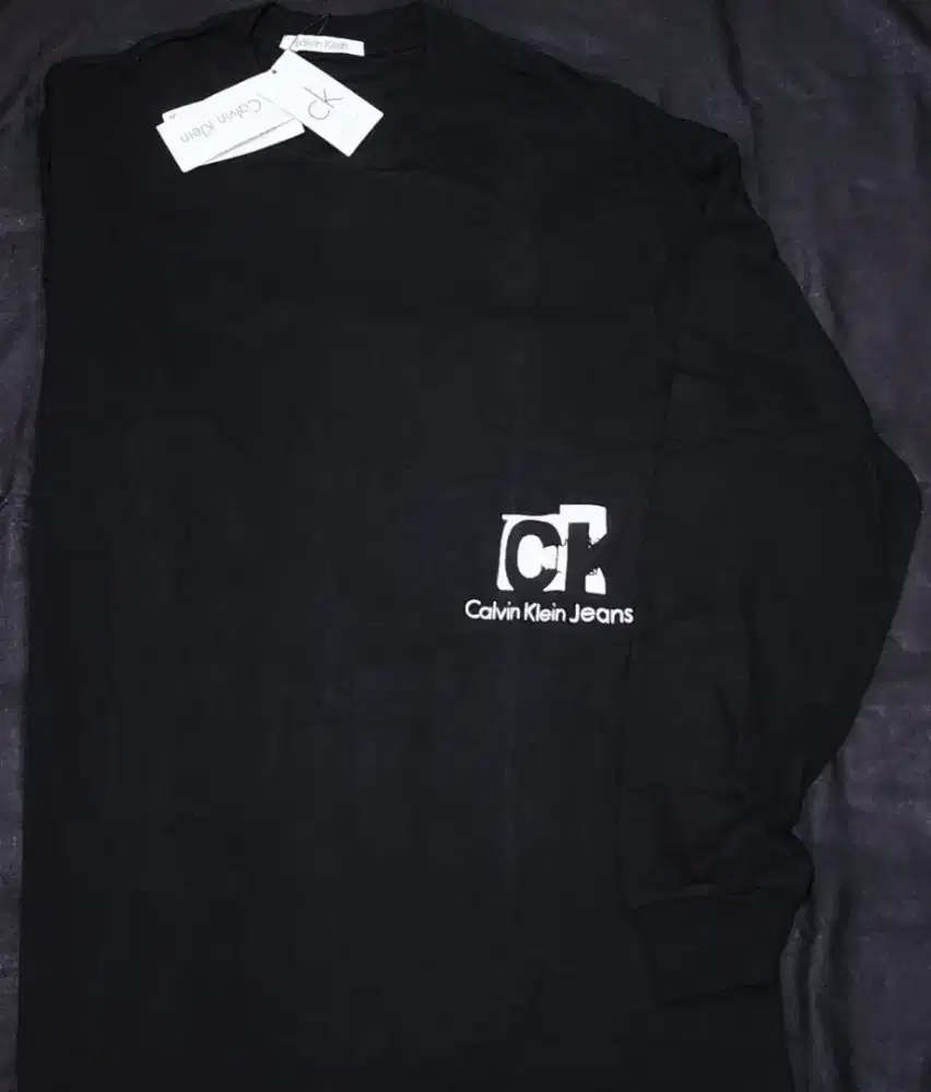 Kaos Lengan Panjang CK