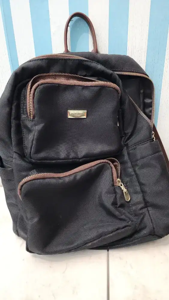 Tas Elizabeth warna Hitam