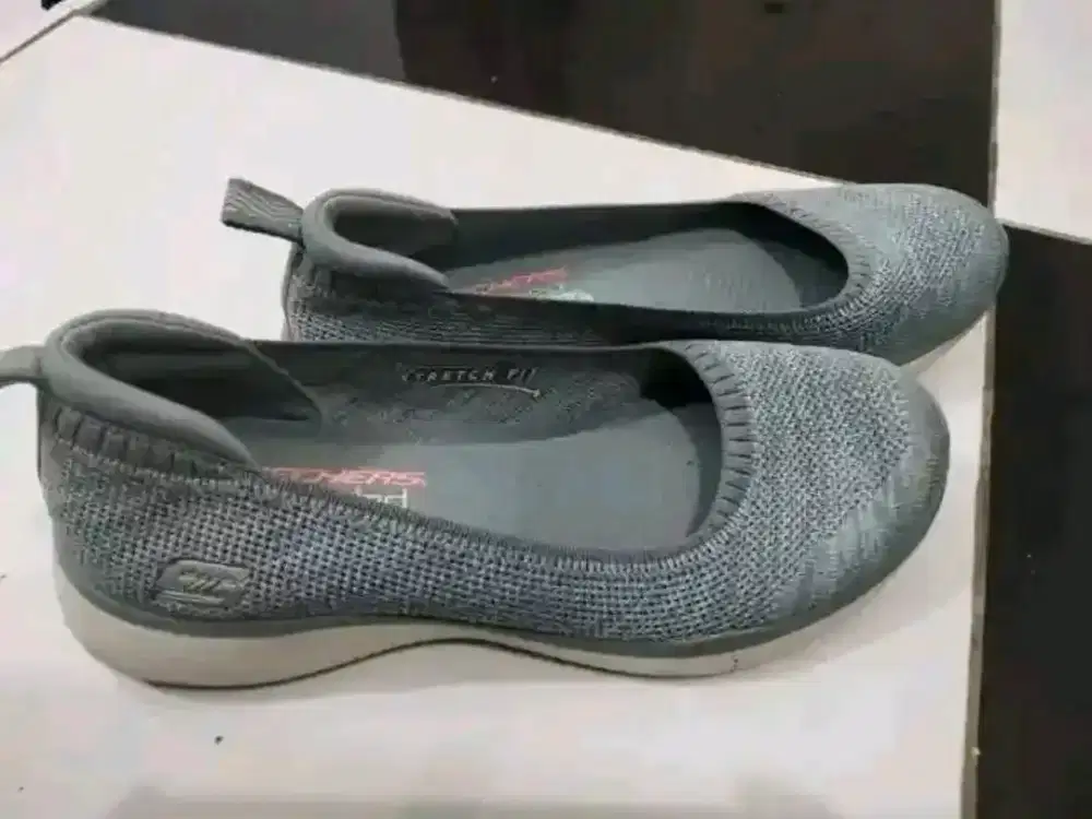 Sepatu slop import singapur