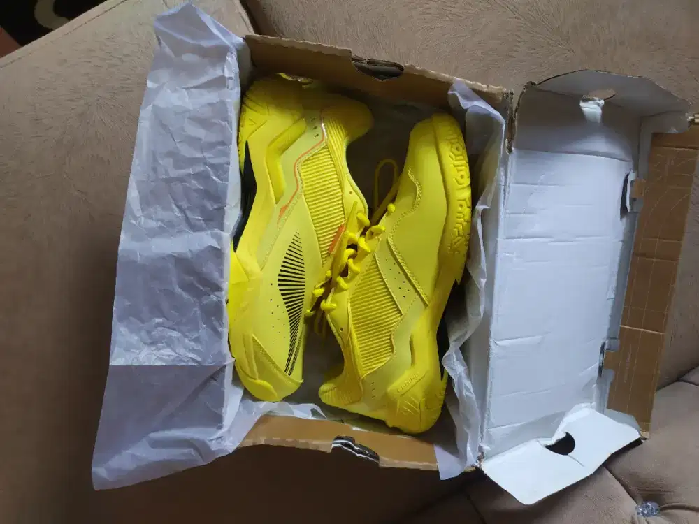 sepatu badminton lining sonic boom original not yonex victor