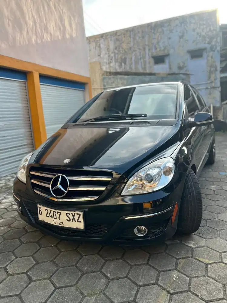 Mercedes-Benz B180 2010 Bensin