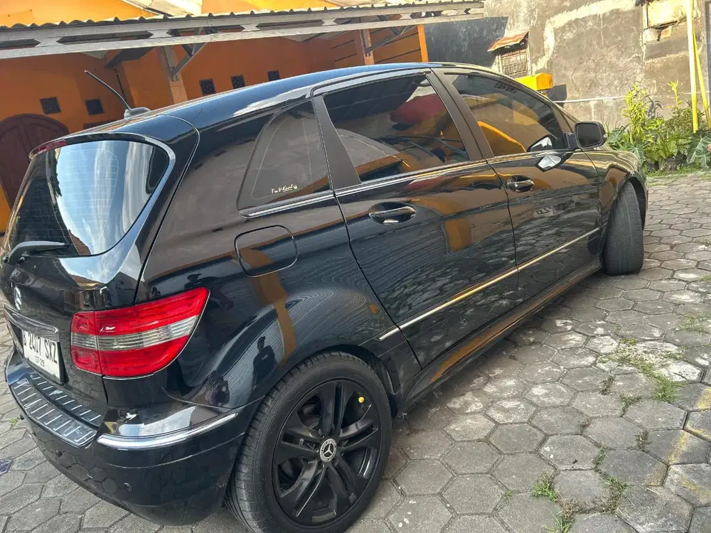 Mercedes-Benz B180 2010 Bensin