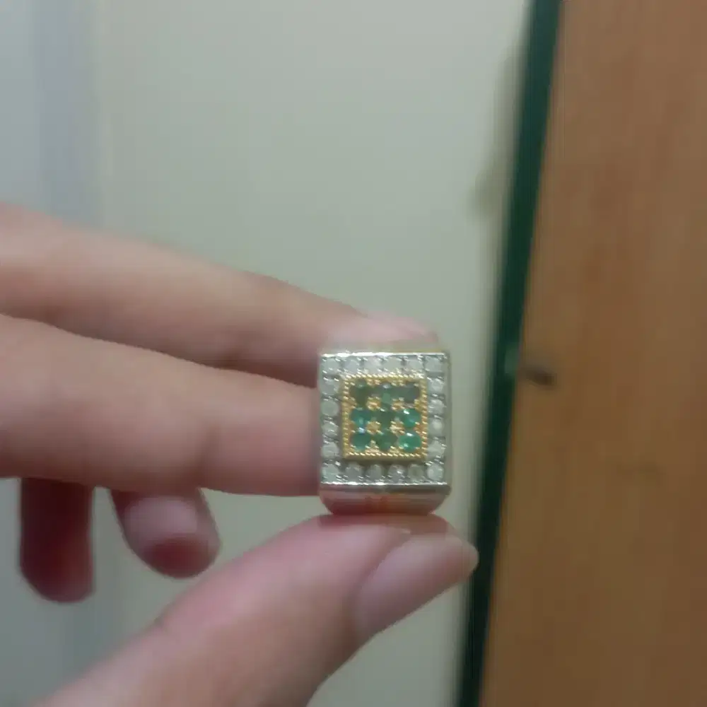 cincin berlian emerald