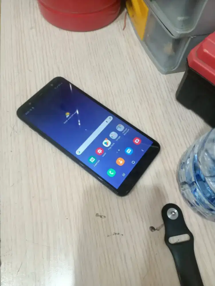 Samsung j8 ram 3/32 normal semua minus pemakaian aja hp saja