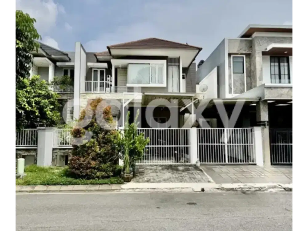 Rumah Minimalis Modern di Jalan Boulevard Royal Residence, Surabaya Barat