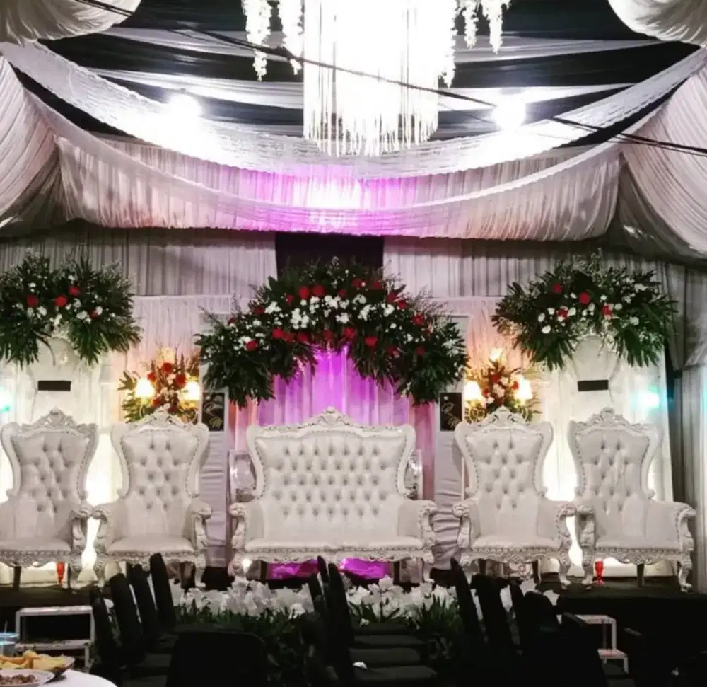 Kursi pelaminan full set+dekorasi nya (bisa nego)