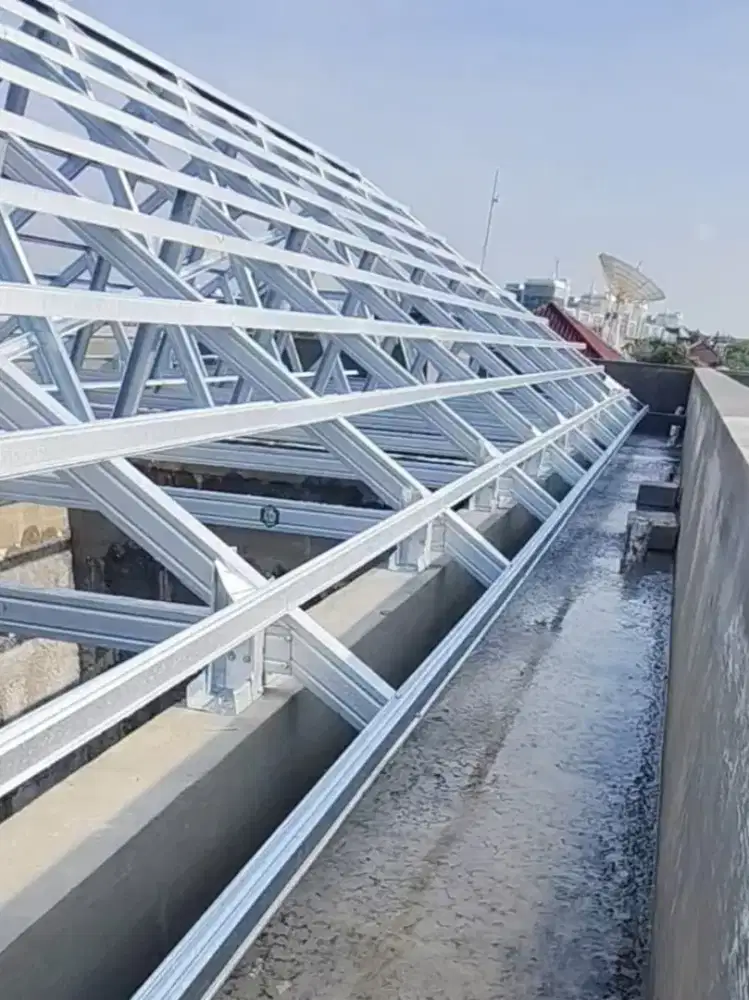 Baja ringan dan plafon pvc