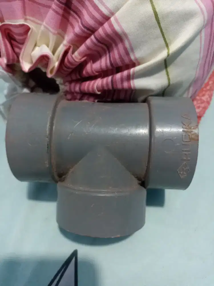 sambungan pipa PVC berbentuk T (tee)  2 inch