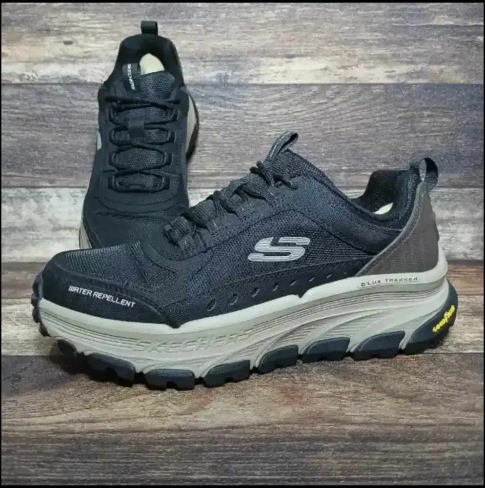 SEPATU SKECHERS SPORT D'LUX TREKKER MEN-