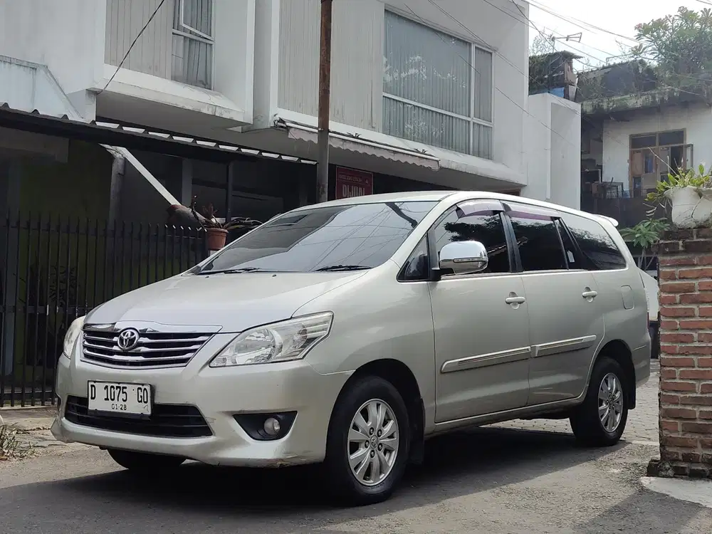 Innova G Diesel 2012 Matic Silver Inova Solar 1 tangan