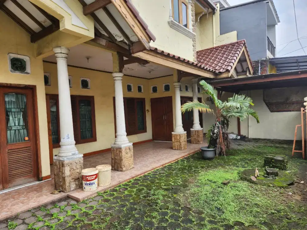 Rumah Strategis Pinggir Jln Raya di Depok