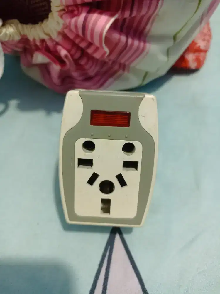 Ini adalah Mitsui Venus MB 272 Steker T Serbaguna.