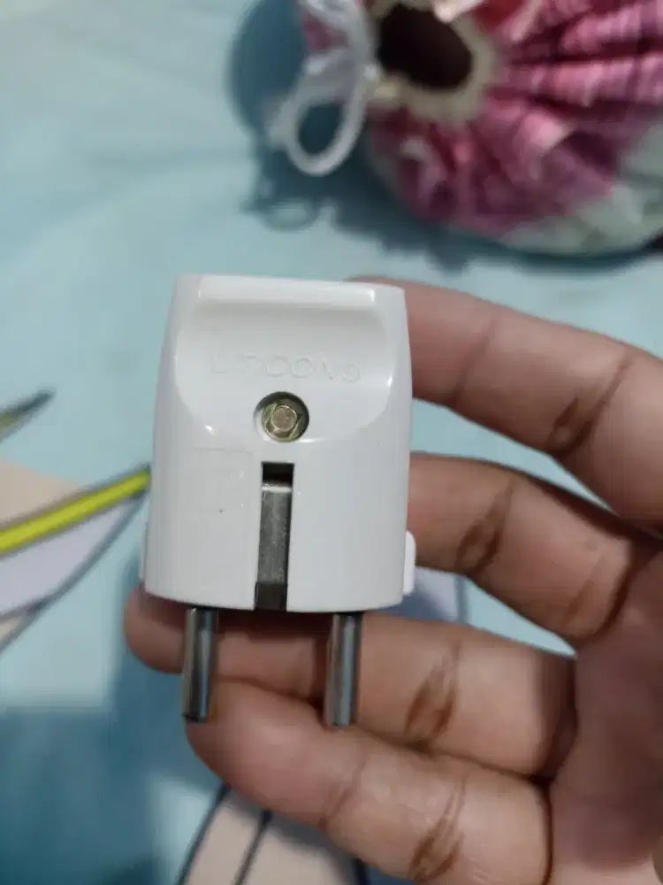 Uticon S-28 Steker Arde (colokan listrik)