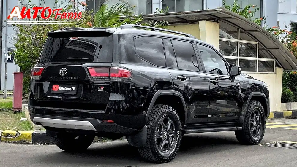Toyota Landcruiser LC 300 GR-S 4X4 Diesel 3,3L NIK 2024 Black On Black