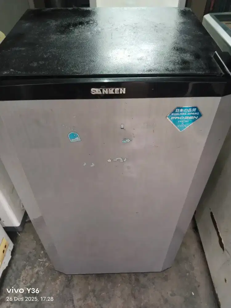 Di jual cepat kulkas 1 pintu merk sanken